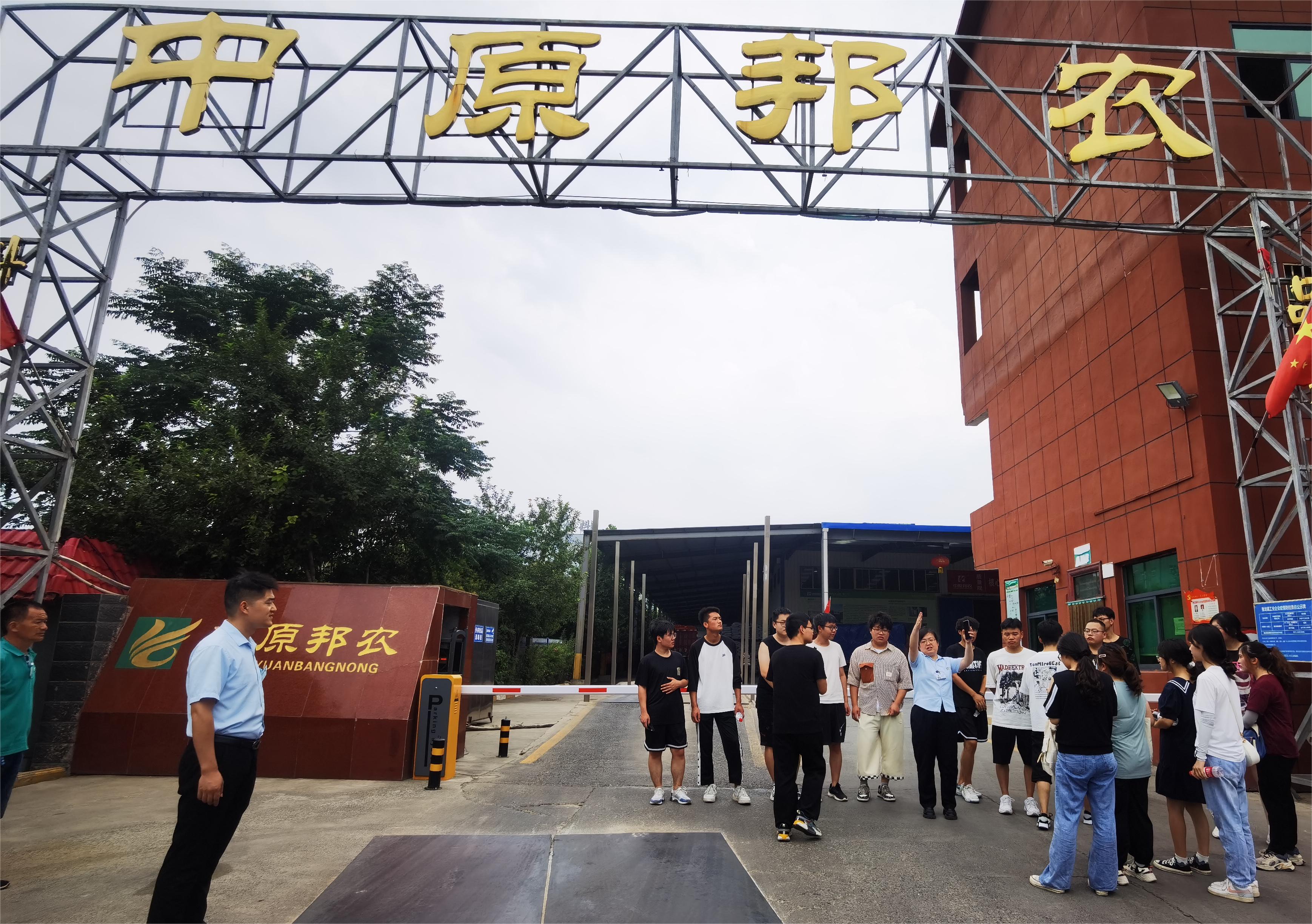 热烈接待河南工业大学师生莅临我厂旅行！(图文)